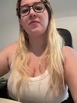 amooraaamoon on StripChat 