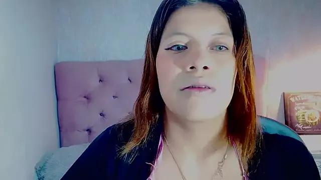 CurvyJulieth on StripChat 