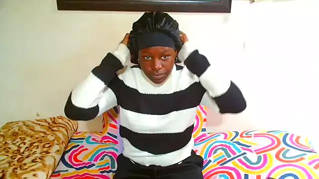 DarkBerryDiamond255 on StripChat 