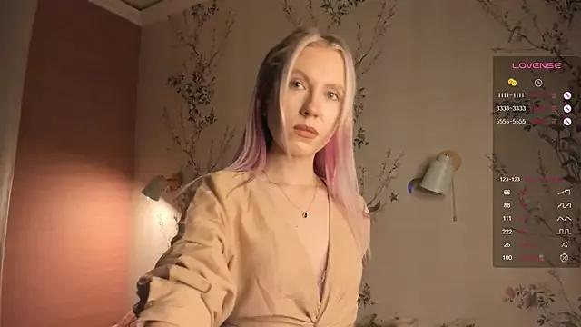 FreyaChambers on StripChat 