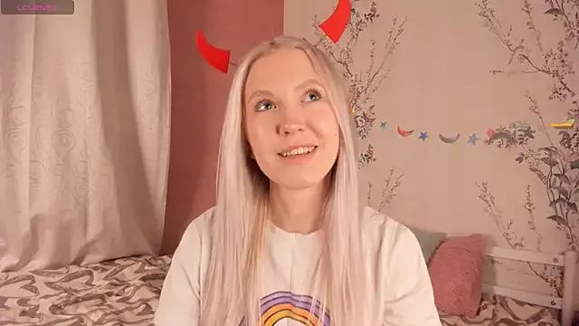 FreyaChambers on StripChat 