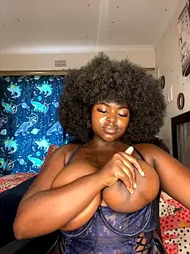 Honeycoco0211 on StripChat 