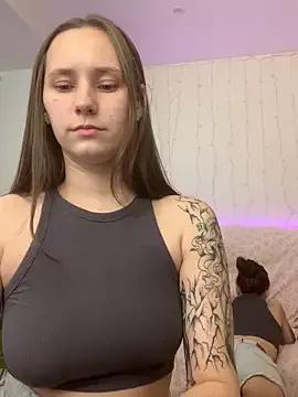 HotCaramellsTV on StripChat 