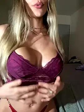 ladamoon on StripChat 