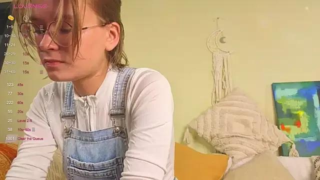 LinnGee on StripChat 