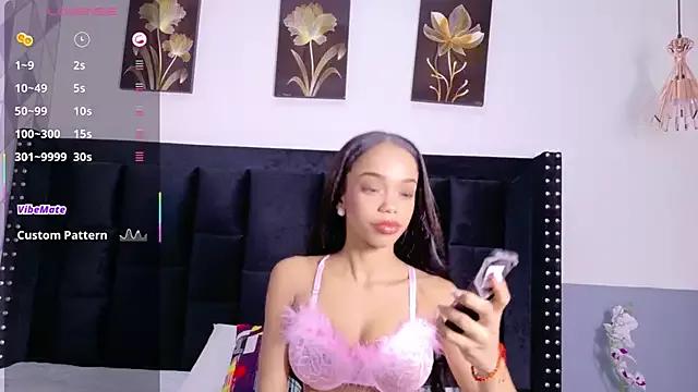 littleebonymommy on StripChat 