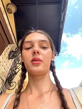 lylylovesyou on StripChat 