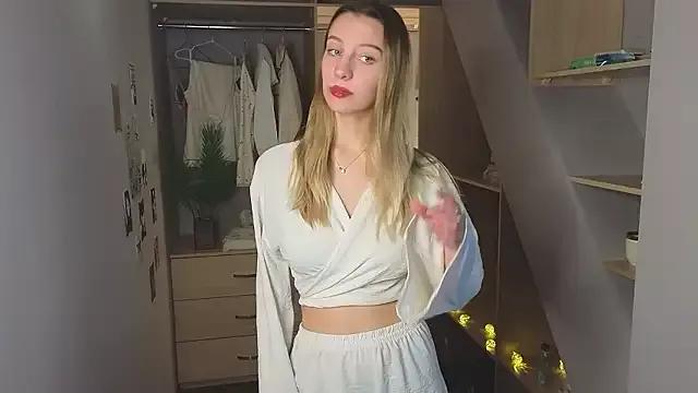 MaeCurson on StripChat 