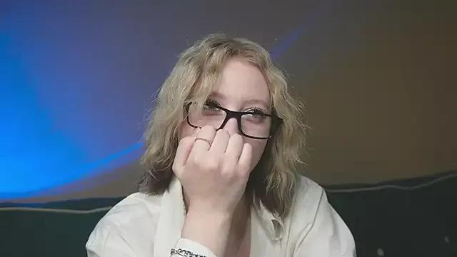 milasmiu on StripChat 