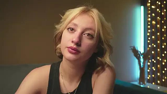 milasmiu on StripChat 