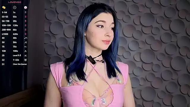 MinnieHiness on StripChat 