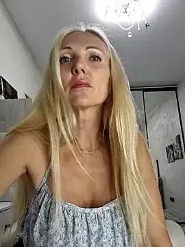 Monna on StripChat 