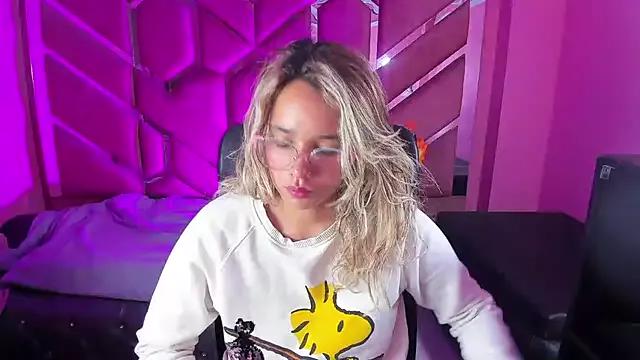 Olivia_Fox69 on StripChat 