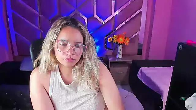 Olivia_Fox69 on StripChat 