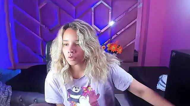 Olivia_Fox69 on StripChat 