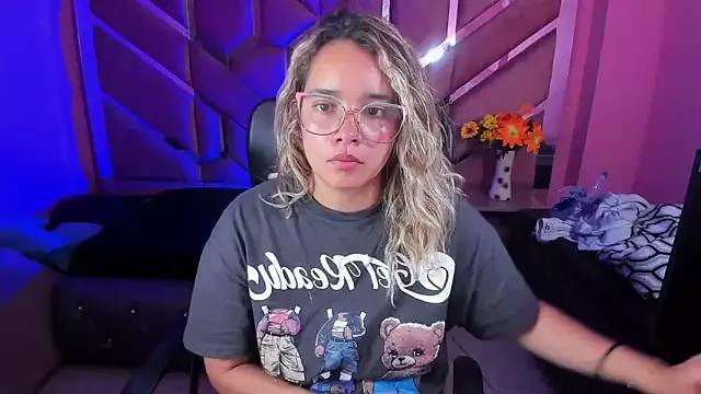 Olivia_Fox69 on StripChat 