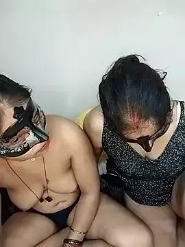 Riiall_mom on StripChat 