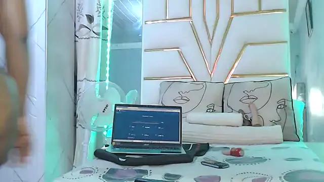 SexyyNana on StripChat 