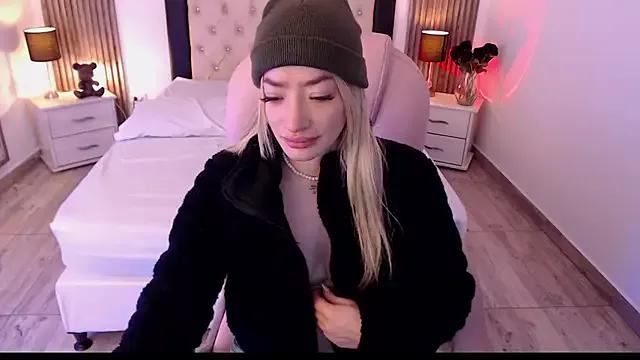 zoe_jones13 on StripChat 