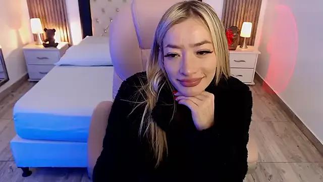 zoe_jones13 on StripChat 